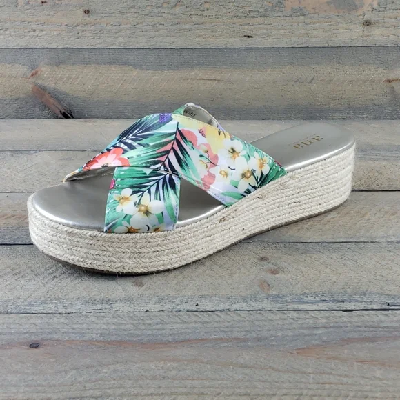 a.n.a. A New Approach Women's Erin Platform Sandals With  Flower Print - Picture 2 of 9